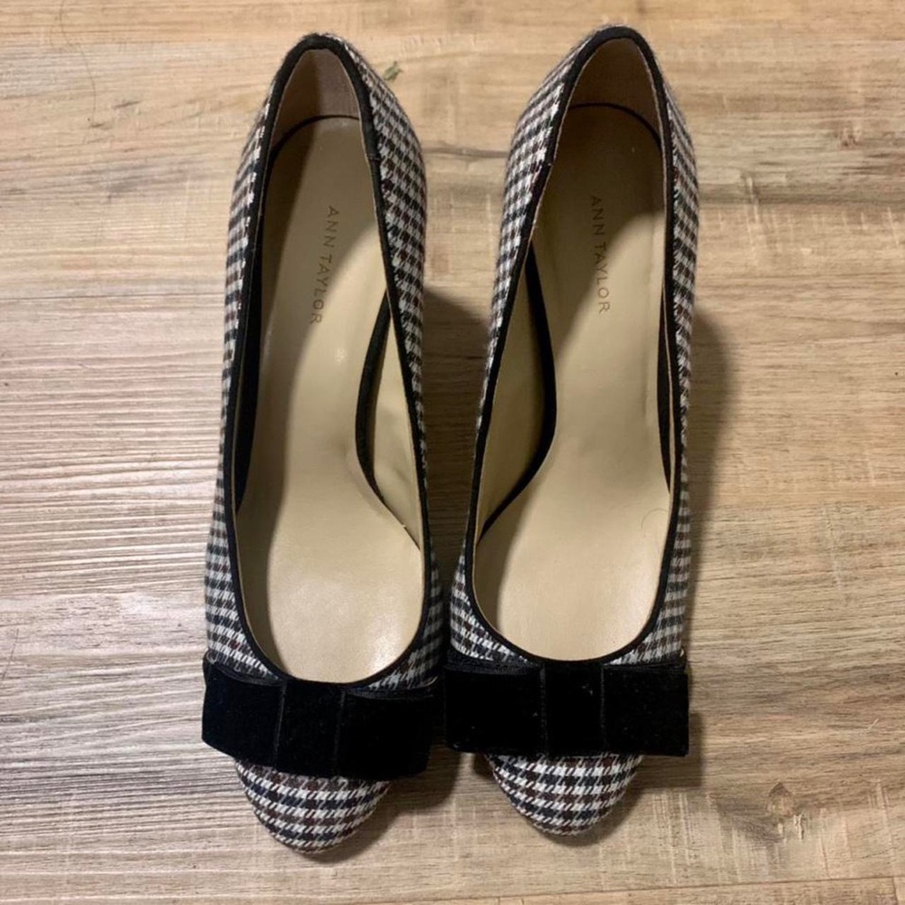 Houndstooth print pumps